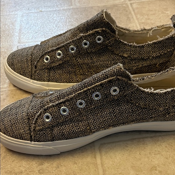 Corky Babalu Stylish Textured Sneakers with White Soles NWOT 7 - Picture 6 of 8